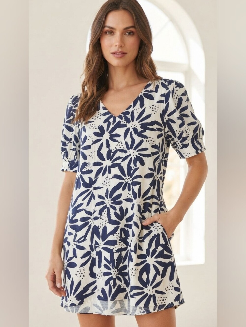 NWOT Jodifl Navy White Floral Puff Sleeve Shift Dress Pockets V-Neck Boho Mini M